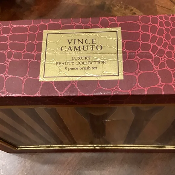 Vince Camuto Makeup Brush Set - Picture 3 of 3